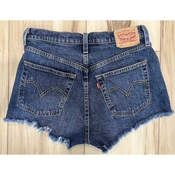 Levi’s 501 Women’s Cut Off Distressed Shorts Waist Size 27 - Picture 4 of 10